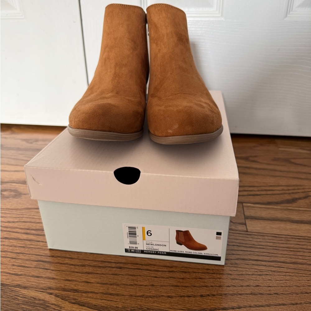 Women’s Tan Suede Ankle Booties - Comfort Heel NEW) Size 6